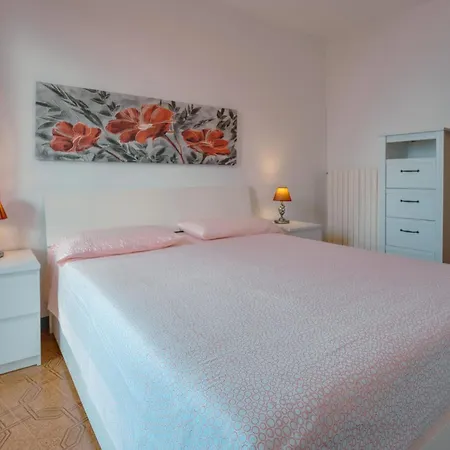 Apartament House Carla Bellano